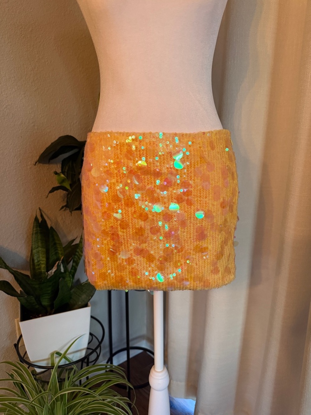 Edikted Yellow sequin mini skirt with Satin lining - Picture 10 of 10